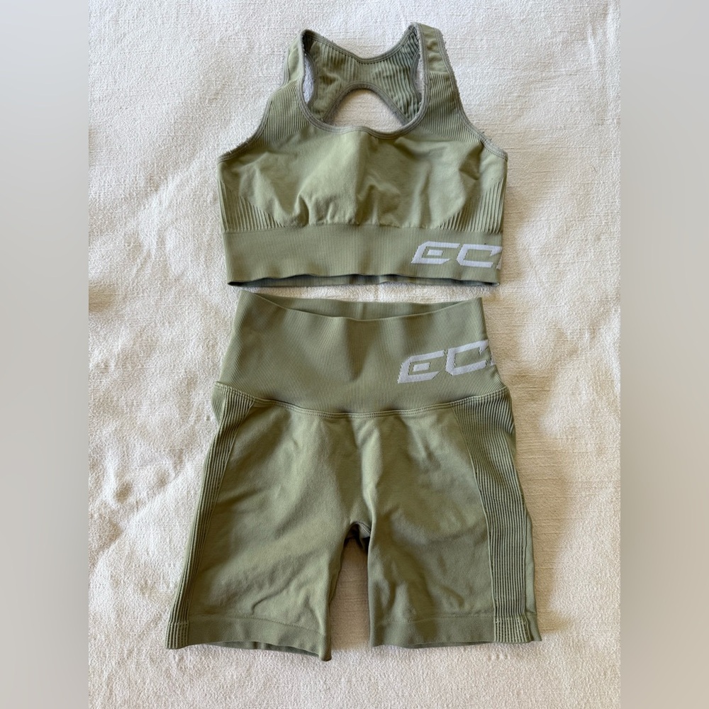 ECHT Women’s sports bra & shorts set